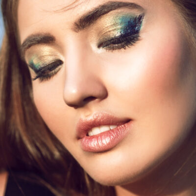 Tendințe în machiaj vară 2021 natural și strălucitor sau glam și capricios