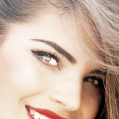 Ediție limitată Sunny Make Up fond de ten, ruj și fard de ochi pentru un machiaj perfect chiar și vara