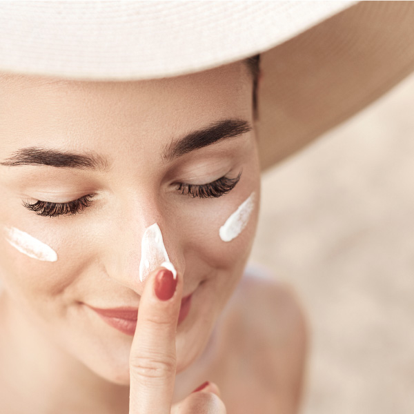 Creme de protectie solară ce sunt acestea si cum să alegi produsele cosmetice potrivite pentru soare